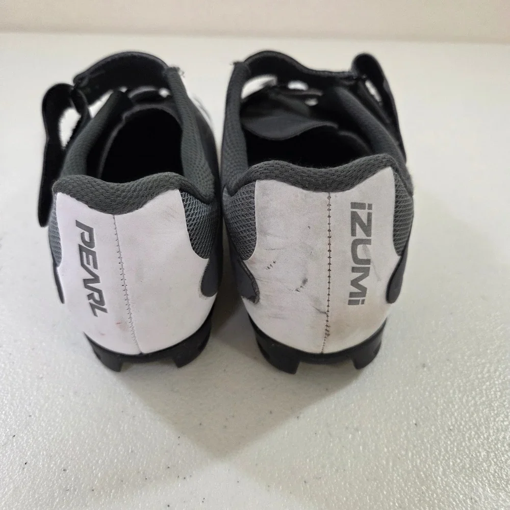 Pearl Izumi brand pearl
